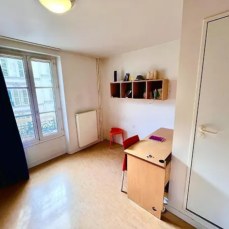 Apartament Chic In *